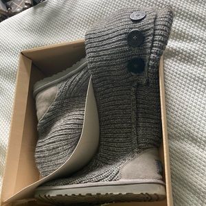 Ugg Australia size 6 like new cardigan boots grey